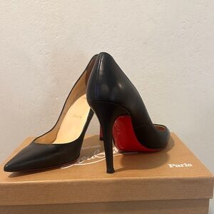 Christian Louboutin Black Heels with Red Soles. Decoltissimo 100 Napa.